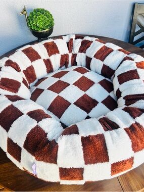 MEDIUM BROWN CHECKERS BEDSURE PET BED